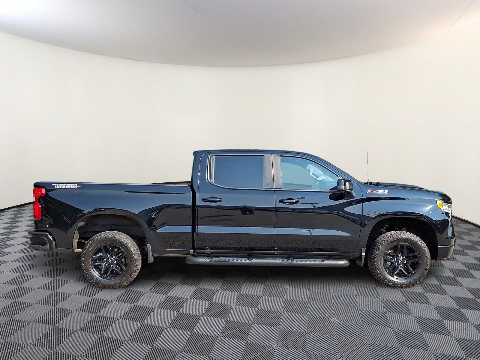 Used 2023 Chevrolet Silverado 1500 LT Trail Boss w/ Convenience Package II AWD/4WD image 7