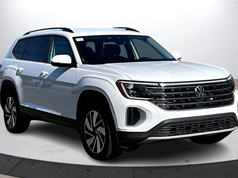 Used 2024 Volkswagen Atlas SE image 2
