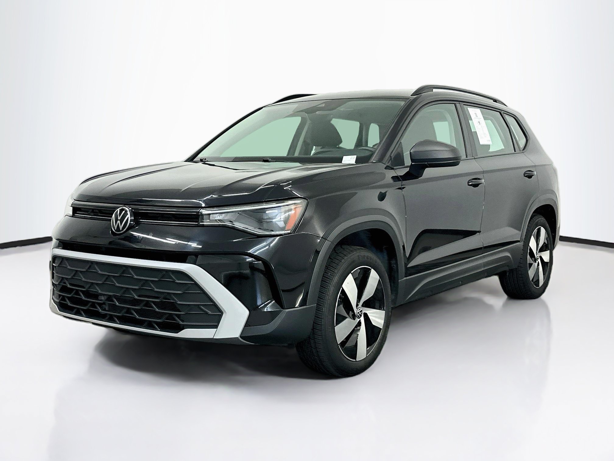 Used 2025 Volkswagen Taos S AWD/4WD image 3