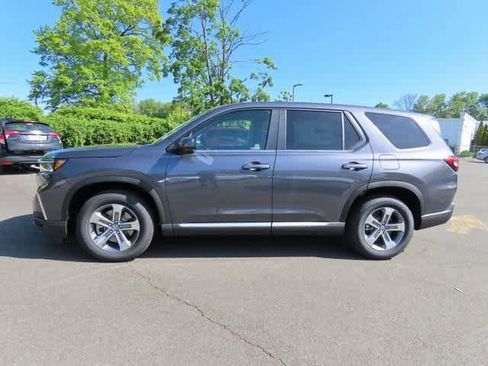 New 2025 Honda Pilot EX-L image 3