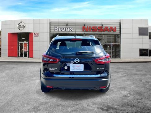 Used 2022 Nissan Rogue Sport SV w/ Technology Package image 6