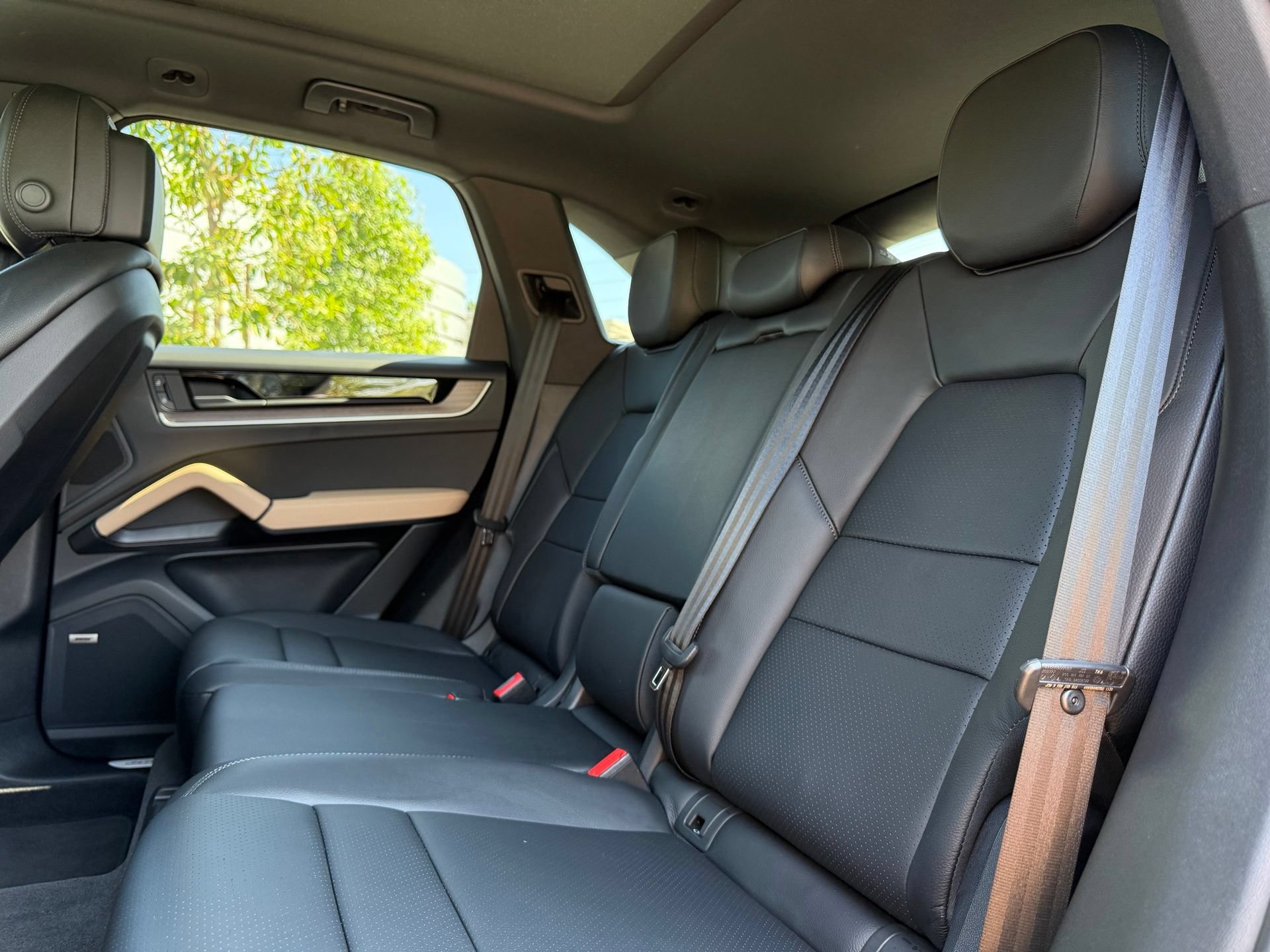 Certified 2024 Porsche Cayenne AWD/4WD image 29