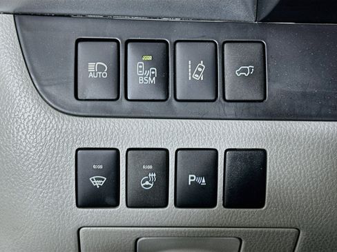 Used 2016 Toyota Highlander Limited Platinum FWD image 17
