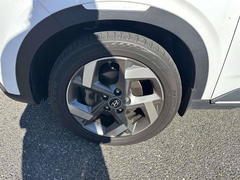 Used 2024 Hyundai Venue Limited FWD image 4