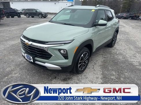 Used 2025 Chevrolet TrailBlazer LT w/ LT Cold Weather Package image 1