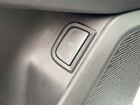 New 2026 Chevrolet Equinox LT w/ Convenience Package II image 17