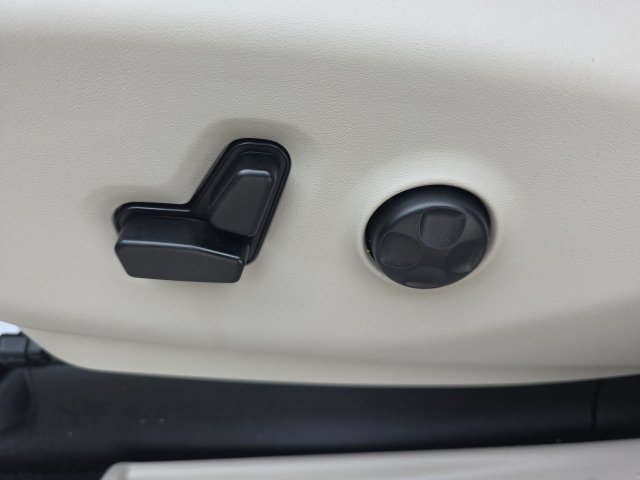 Used 2019 Chrysler Pacifica Limited w/ Advanced Safetytec Group FWD image 19