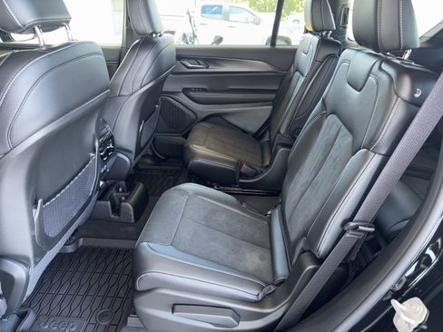 New 2025 Jeep Grand Cherokee L Altitude image 12