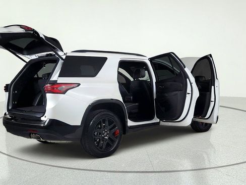 Used 2023 Chevrolet Traverse Premier w/ Redline Edition FWD image 14