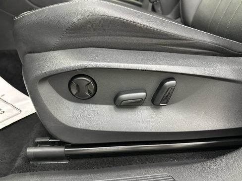 Used 2023 Volkswagen Tiguan SE FWD image 10