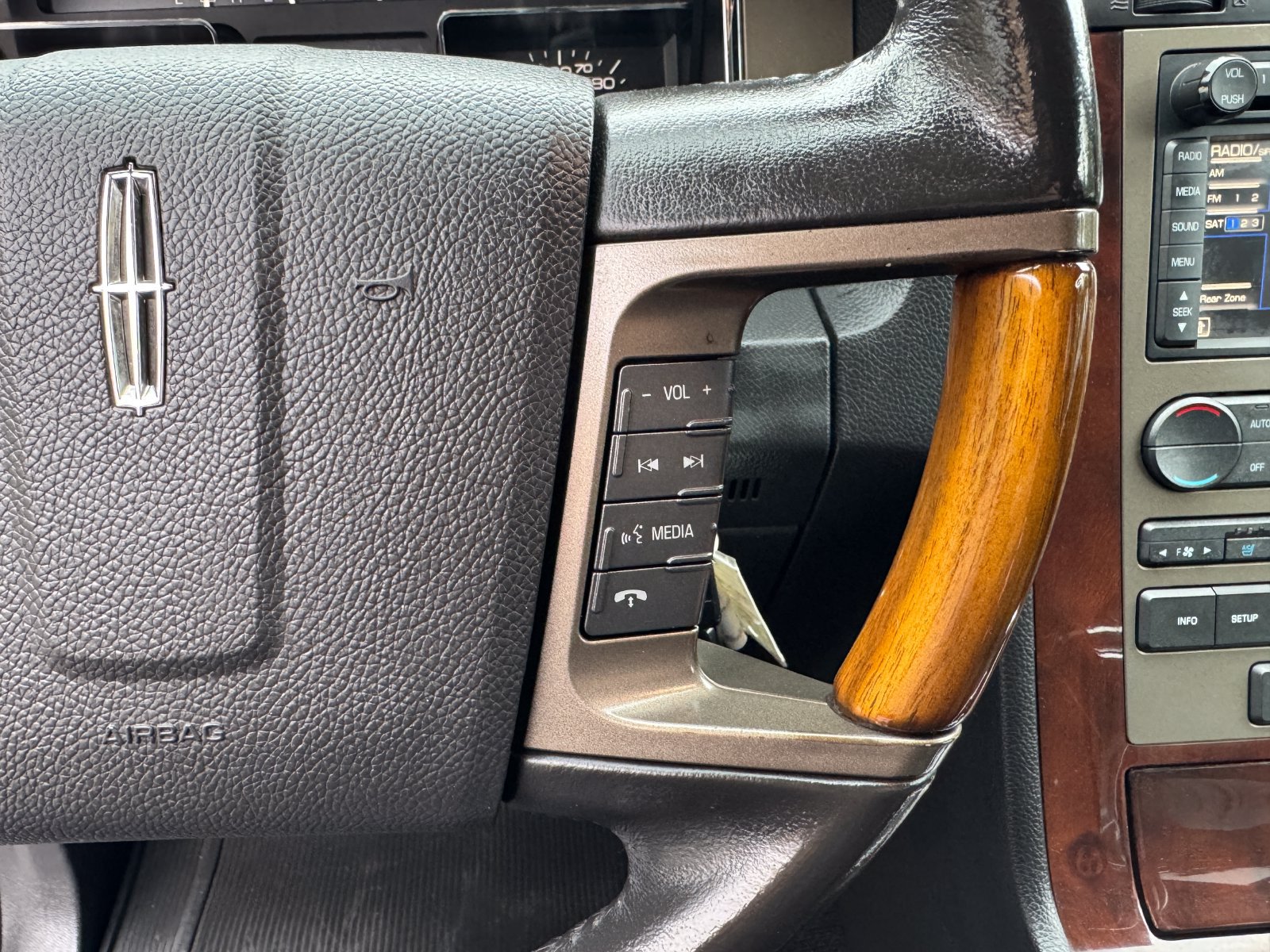 Used 2012 Lincoln Navigator L 4WD image 31