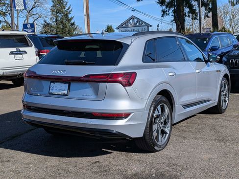 Used 2022 Audi e-tron Premium w/ Convenience Plus Package image 6
