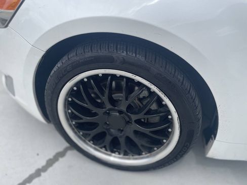 Used 2015 Kia Cadenza Premium w/ Technology Package FWD image 32