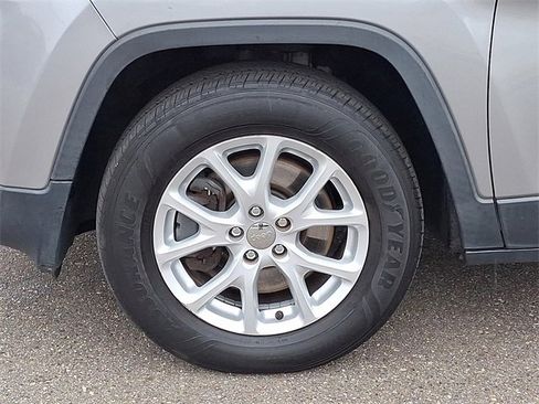 Used 2016 Jeep Cherokee Sport image 24