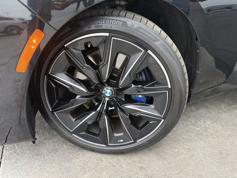 Used 2025 BMW 760i xDrive w/ Executive Package image 6