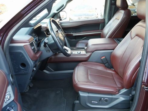 Used 2023 Ford Expedition Limited image 8