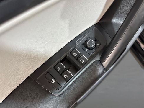 Used 2021 Volkswagen Tiguan SE AWD/4WD image 29