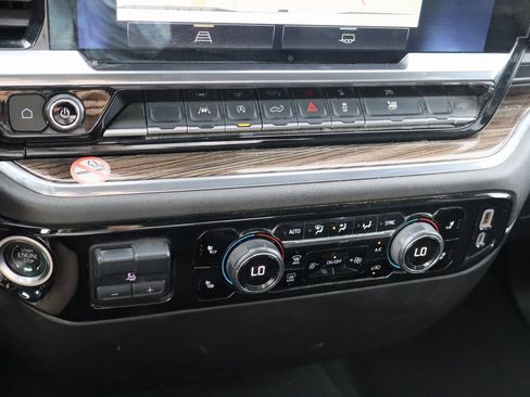 Used 2025 Chevrolet Silverado 1500 LT RWD image 17