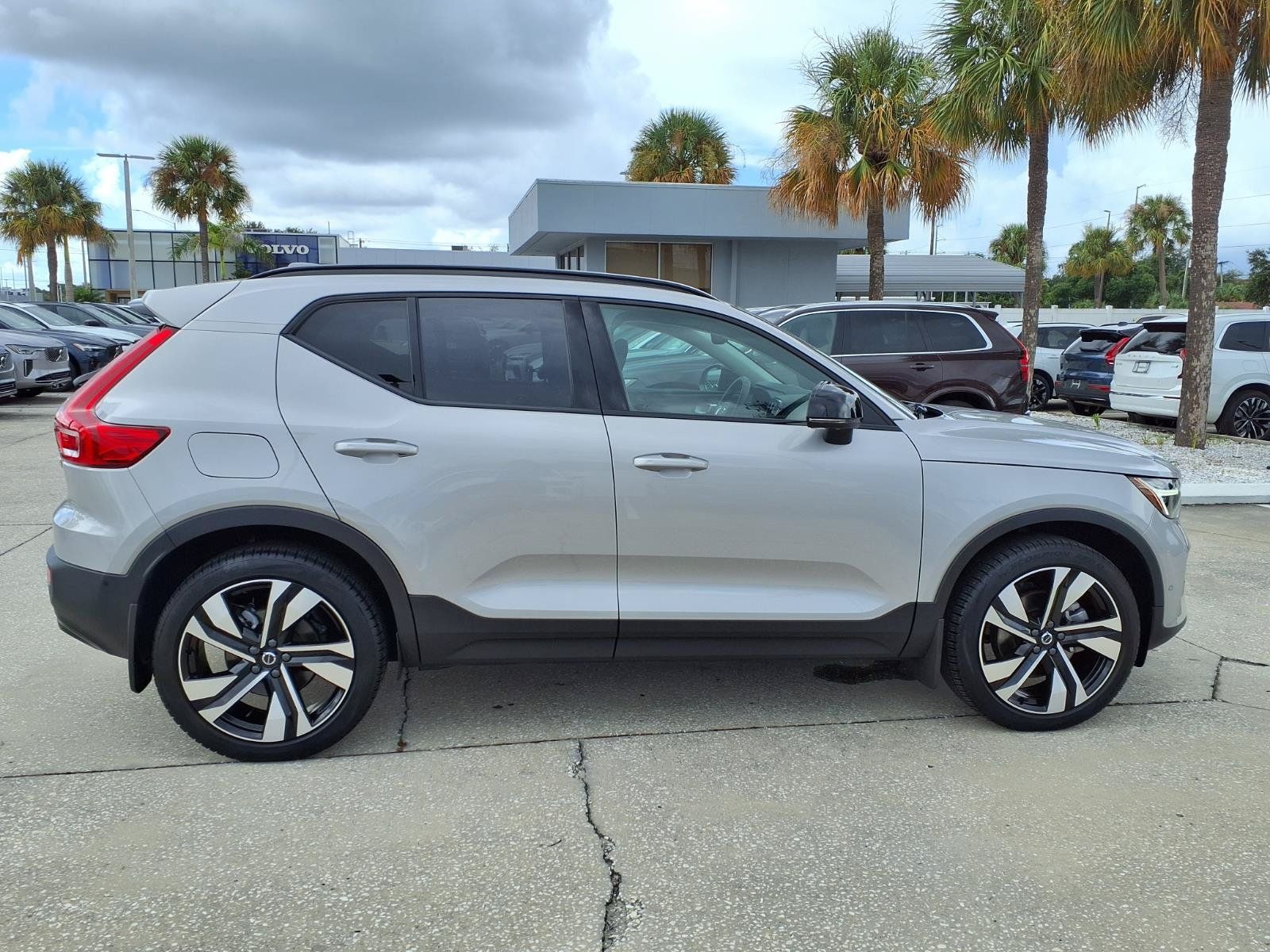 Certified 2025 Volvo XC40 B5 Ultra AWD/4WD image 8