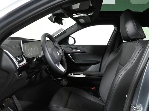 Certified 2025 BMW X2 xDrive28i w/ Technology Package image 3