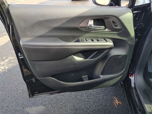 New 2026 Chrysler Pacifica Select image 10