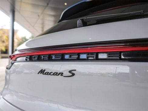 Certified 2023 Porsche Macan S image 14