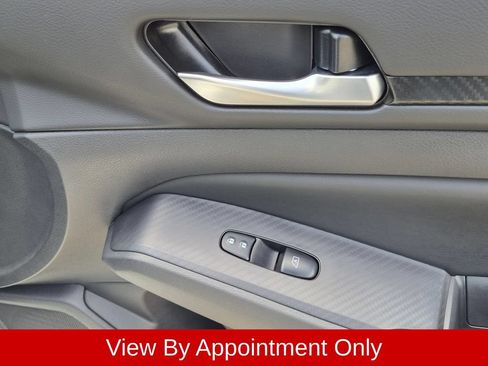 Used 2025 Nissan Altima 2.5 SV FWD image 31