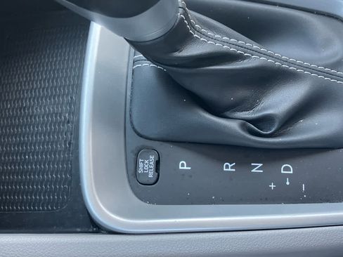Used 2025 Hyundai Venue SEL FWD image 26