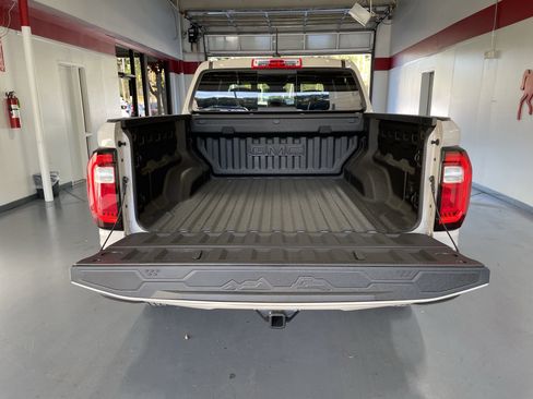 New 2026 GMC Canyon Elevation w/ Convenience Package image 8