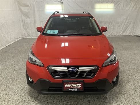 Used 2022 Subaru Crosstrek 2.5i Limited w/ Moonroof Package 1 AWD/4WD image 3