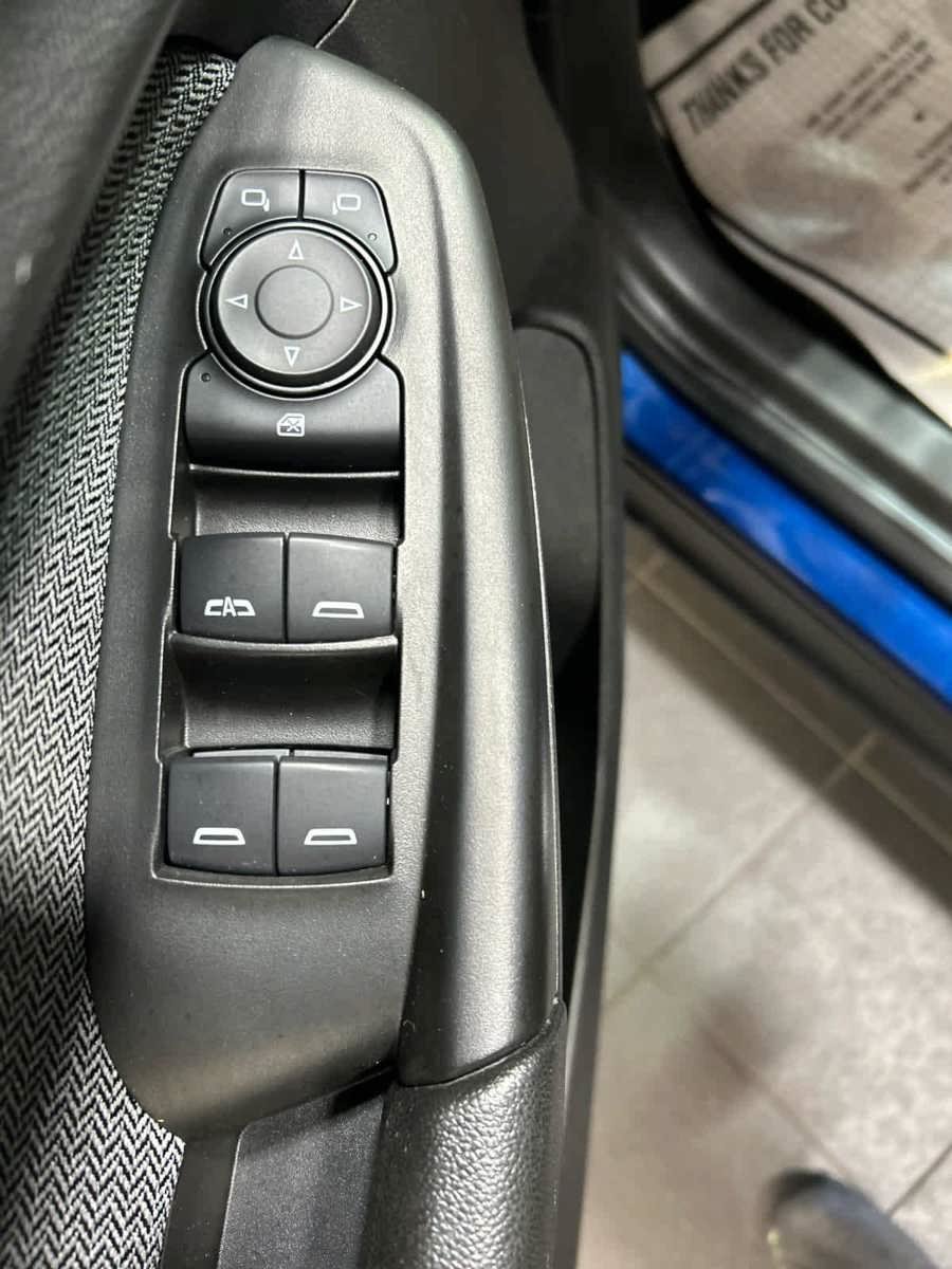 Used 2023 Chevrolet TrailBlazer LT AWD/4WD image 24