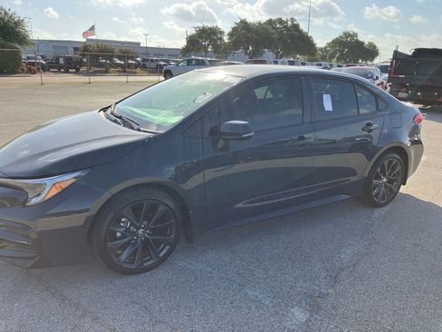 Used 2026 Toyota Corolla SE FWD image 1