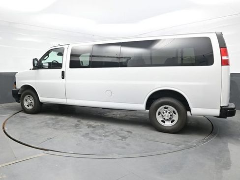Used 2024 Chevrolet Express 3500 LS RWD image 4