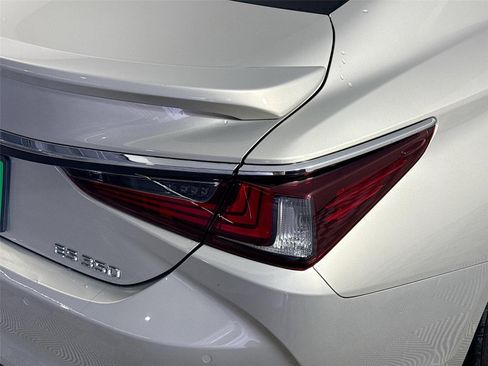 Used 2022 Lexus ES 350 Ultra Luxury w/ Accessory Package 2 FWD image 30