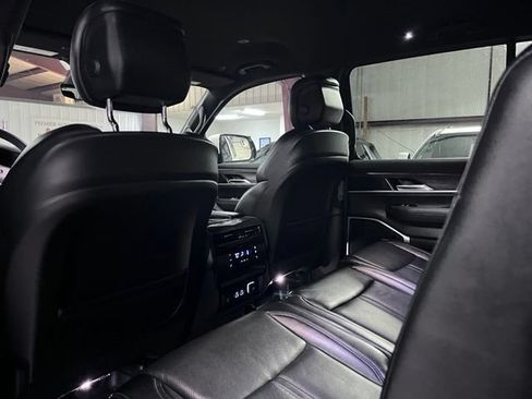 Used 2022 Jeep Wagoneer Series III AWD/4WD image 10
