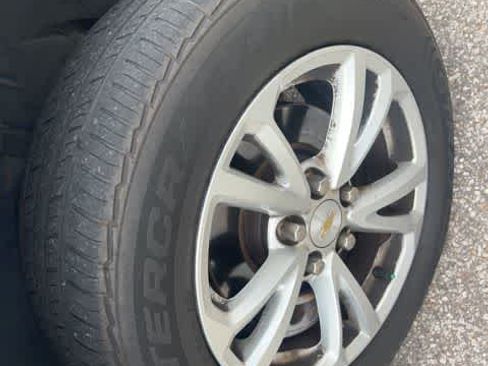 Used 2017 Chevrolet Equinox LT w/ Convenience Package image 2