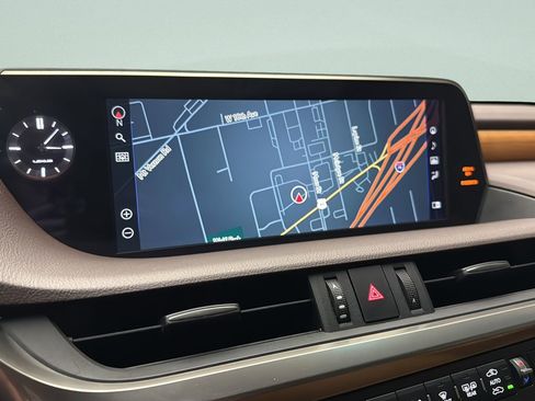 Used 2020 Lexus ES 350 Ultra Luxury w/ Accessory Package 2 FWD image 25