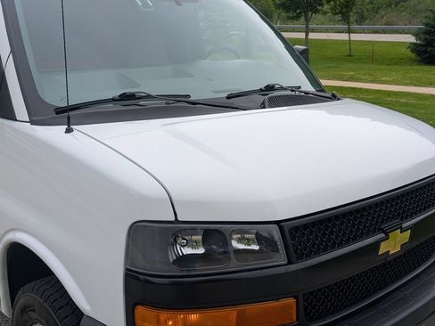 Used 2019 Chevrolet Express 2500 w/ Driver Convenience Package RWD image 13