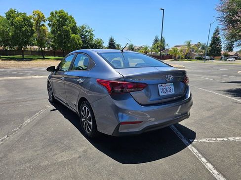 Used 2020 Hyundai Accent SE FWD image 5