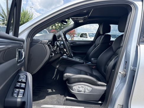 Used 2016 Porsche Macan Turbo AWD/4WD image 9