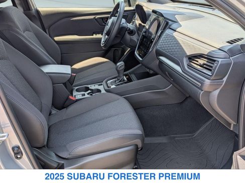 Used 2025 Subaru Forester Premium AWD/4WD image 28