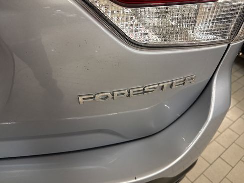 Used 2022 Subaru Forester Premium AWD/4WD image 23