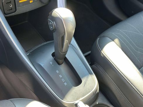 Used 2022 Chevrolet Trax LT w/ LT Convenience Package image 30