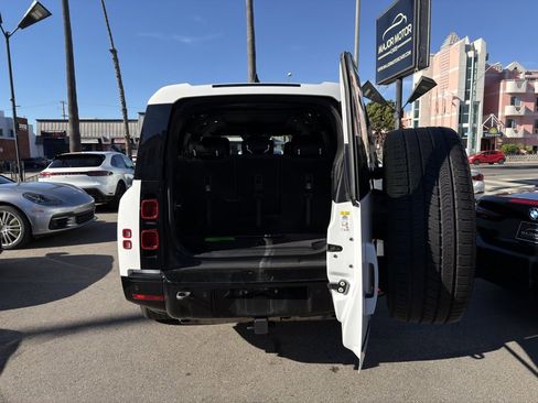 Used 2024 Land Rover Defender 130 X-Dynamic SE image 6