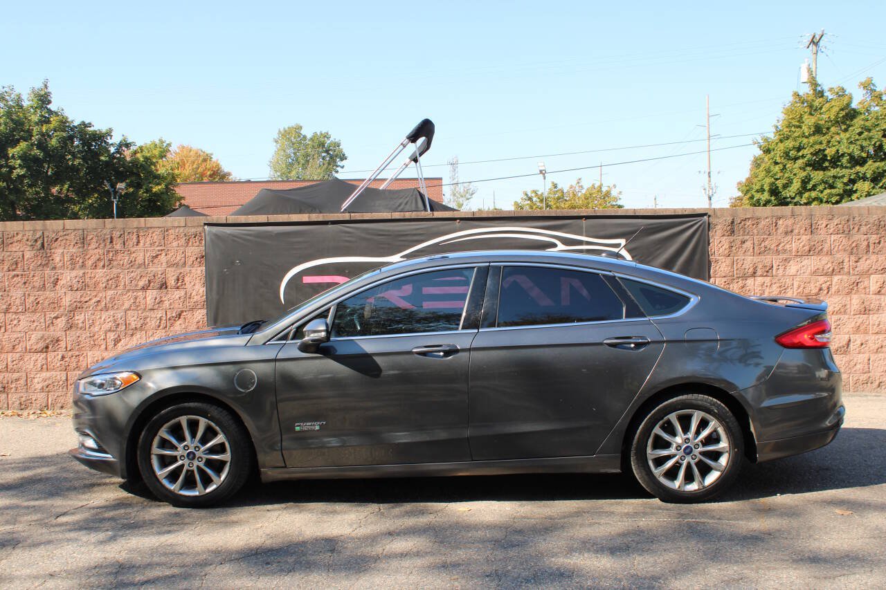 Used 2017 Ford Fusion Energi Titanium FWD image 2
