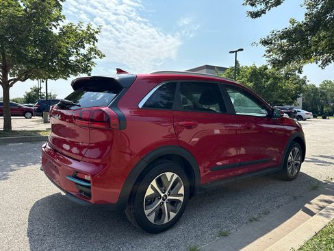 Used 2022 Kia Niro EX w/ Cold Weather Package FWD image 5