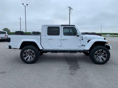 Used 2021 Jeep Gladiator Overland AWD/4WD image 11