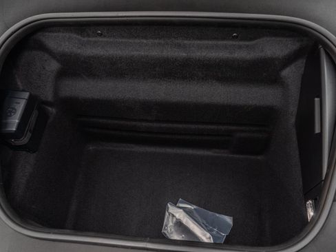 Used 2025 Porsche 911 Carrera w/ Premium Package image 32