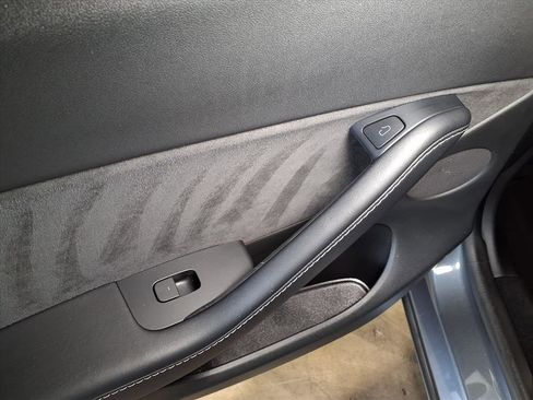 Used 2022 Tesla Model Y Long Range image 15