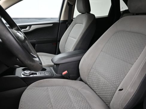 Used 2020 Ford Escape SE image 11